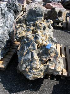Solitérny kameň, hmotnosť 1110 kg, výška 140 cm - Nero Ebano solitérny kameň | T - TAKÁCS veľkoobchod