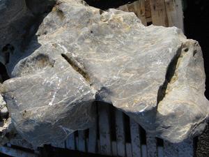 Solitérny kameň, hmotnosť 1100 kg, výška 180 cm - Blue Meteora solitérny kameň | T - TAKÁCS veľkoobchod
