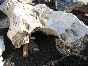 Solitérny kameň, hmotnosť 1410 kg, výška 195 cm - Black Angel solitérny kameň | T - TAKÁCS veľkoobchod