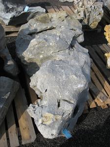 Solitérny kameň, hmotnosť 1230 kg, výška 170 cm - Stripe Onyx solitérny kameň, výška 80 - 110 cm | T - TAKÁCS veľkoobchod
